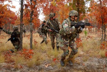 Soldiers of the 82nd Airborne Division with their M4s training on Fort Bragg