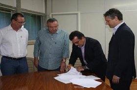 15022016AssinaturaModernizacaoTIEmgetis2.JPG