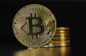 171127052353-bitcoin-new-780x439.jpg
