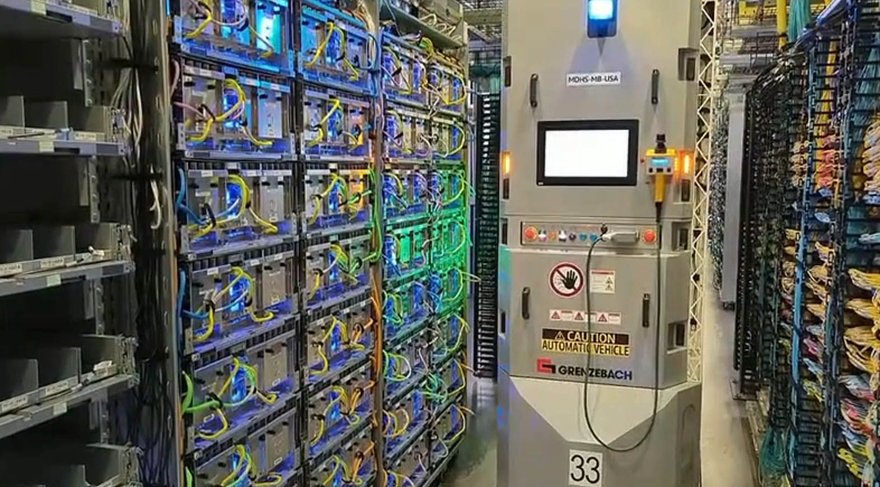 Google data center robot