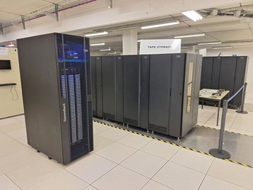 IBM CERN Diamondback tape library