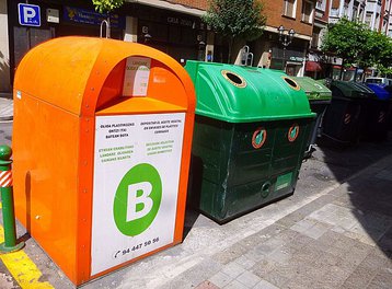 640px-Bilbao_-_reciclaje_de_residuos_urbanos_1.jpeg