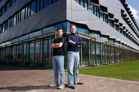 QuantWare co-founders Matt Rijlaarsdam (L) and Alessandro Bruno (R)
