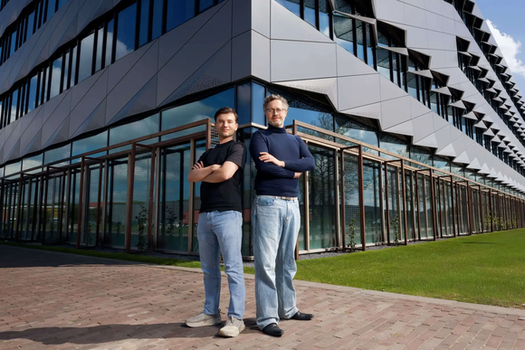 QuantWare co-founders Matt Rijlaarsdam (L) and Alessandro Bruno (R)