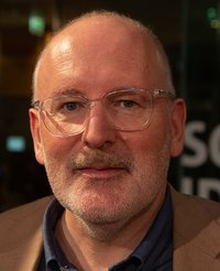 800px-2018-12-09_SPD_Europadelegiertenkonferenz_Frans_Timmermans_IMG_2814-b olaf kosinsky wikipedia.jpg