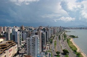 800px-Avenida_Beira_Mar_Norte_Florianopolis.jpg