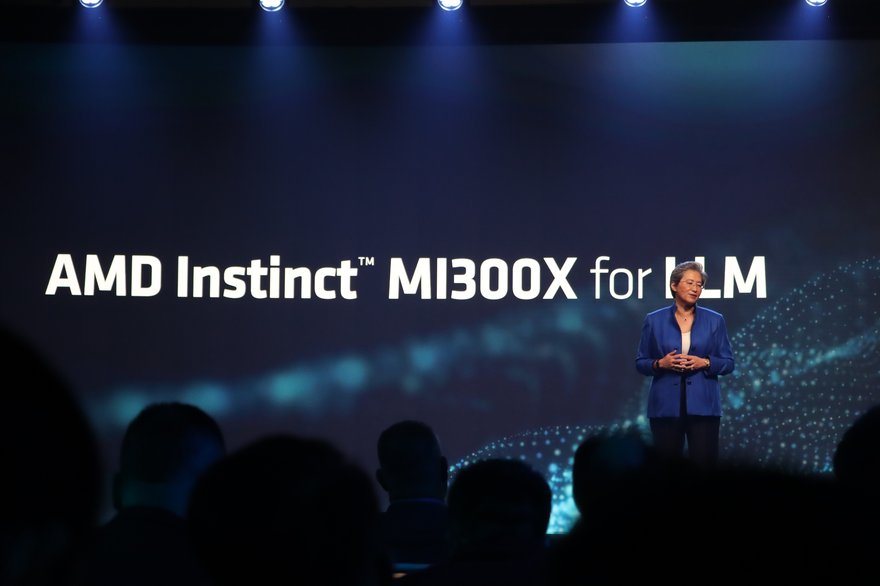 AMD CEO Dr Lisa Su AMD Instinct MI300X.jpg