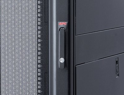APC-NetShelter-SX-rack-handle.jpg
