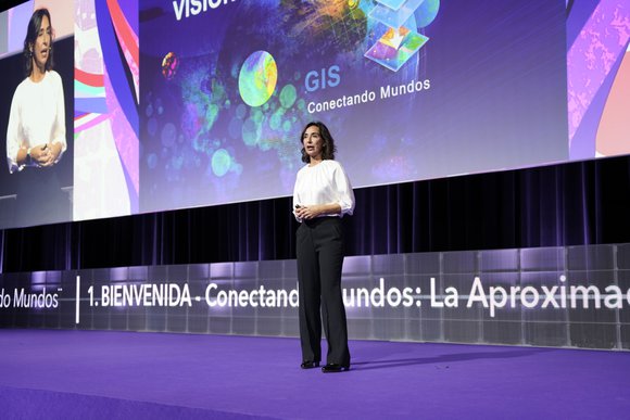 Ángeles Villaescusa, Directora General de Esri España.jpg