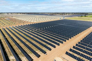 Apple-climate-initiatives-solar-farm-Lancaster-Australia-02_big.jpg.large_2x