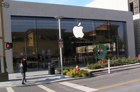 Apple_Store_Yonkers,_NY_January_8,_2013.jpg