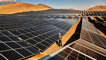 Apple turquoise solar farm nevada.jpg