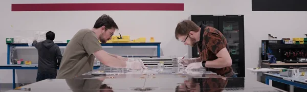 Assembling the Pulsar satellite. Xona