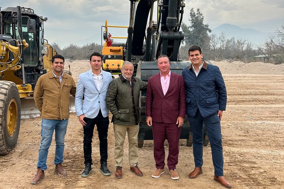 TECfusions y el Grupo Baeza cierran un acuerdo histórico de terrenos para el mayor centro de datos planificado de Chile