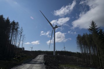 BeinnAnTuirc amazon wind farm kintyre.jpg