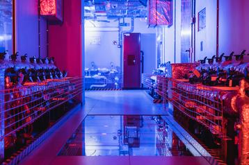 Blog Image_Challenges of Data Center Cooling New_shutterstock_2081423074 (low-res) 1200x800 (1)