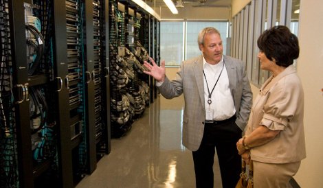 Brocade CTO Dave Stevens and US congresswoman Anna Eshoo during her 2011 visit to Brocade's headquarters.
