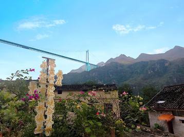 Buyi Qiao Yuan Ju homestay near the Huajiang Grand Canyon Bridge
