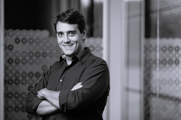 Caio Bretones, head de produtos Digital Banking da Dimensa.jpg