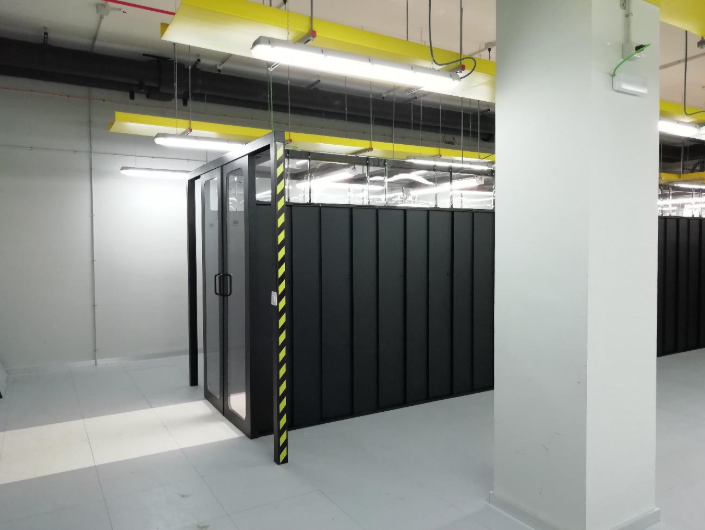Pasillo multivendor: una solución flexible y adaptable para todas las salas de centros de datos (CPD)