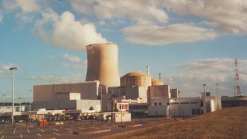 Centrale-nucleaire-civaux nuclear reactor wikimedia.jpg