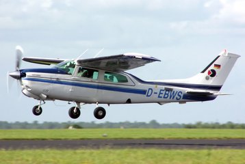 Cessna.210.centurion.d-ebws.arp.jpg