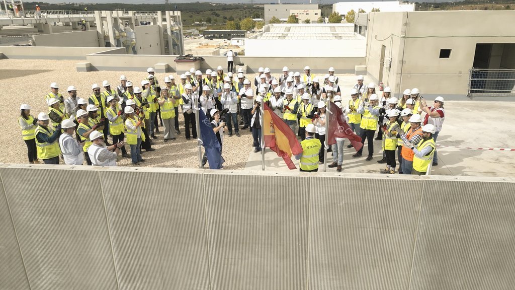 CyrusOne_MAD1_FLAG_OCT23_DRONE_2.width-1024