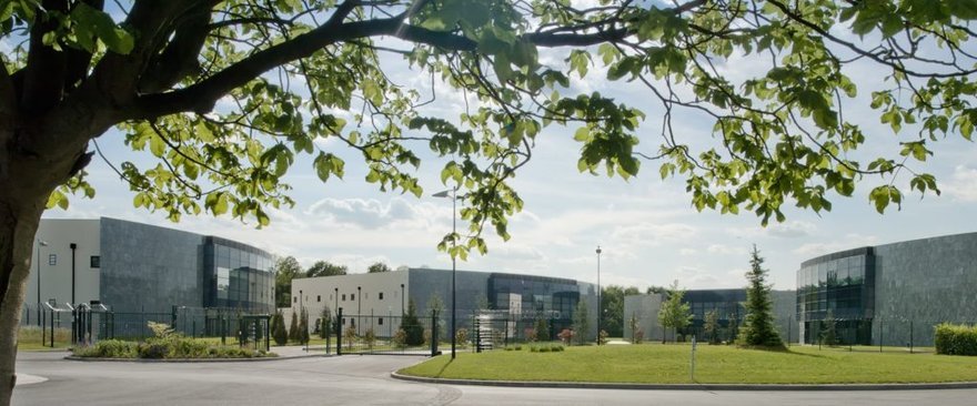 DATA4_PARIS-SECURE-data-center-CAMPUS-1024x427.width-880