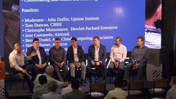 Panelist: (From left to right) John Duffin (Uptime), Tom Duncan (CBRE), Johnny Zheng ZhiQiang (Huawei), Jose Castaneda (AirTrunk), Christophe Maisonnave (HPE), Simon Hammer (Aurecon), Bernie Trudel (Asia Cloud Computing)