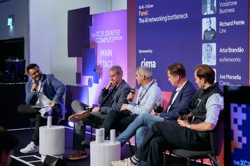 Vlad-Gabriel Anghel, DAndy Linham, Vodafone Business; Richard Petrie, Linx; Joe Marsella, Ciena; Artur Brandão, euNetworks