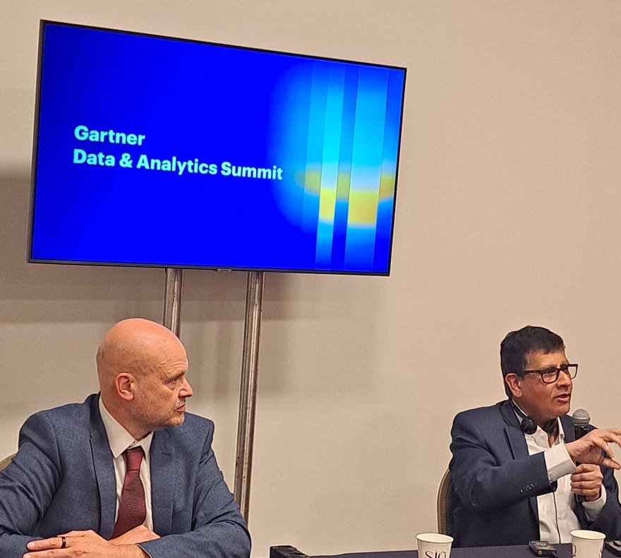 Da esq para a dir - Jorg Heizenberg (Vice-Presidente e Analista do Gartner) e Deepak Seth (Diretor Analista do Gartner)