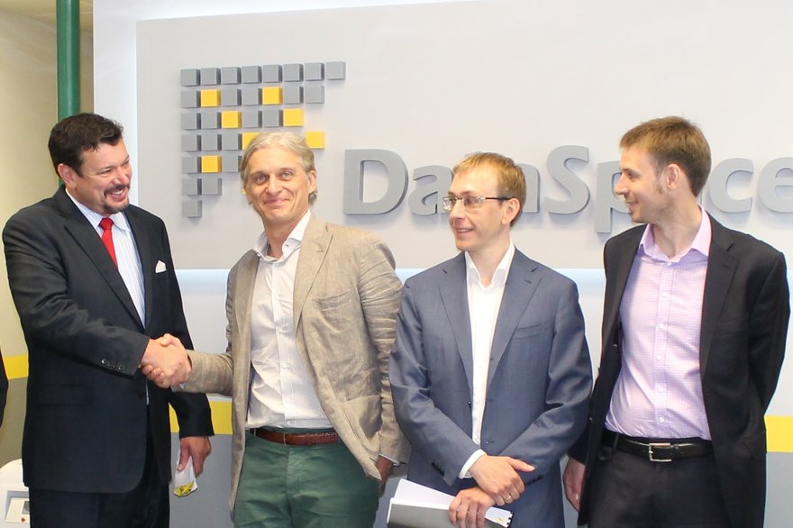 DataSpace and Tinkoff Press Release Image 01.jpg