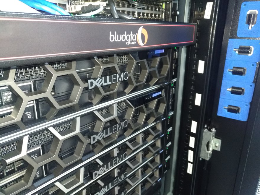 Data Center Grupo Bludata.jpg