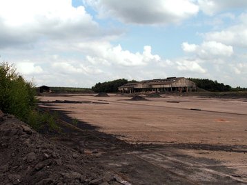 Derelict_buildings_on_old_Rufford_Colliery_site_-_geograph.org.uk_-_539954