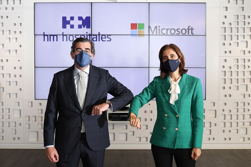 Dr. Juan Abarca Cidón, presidente de HM Hospitales y Pilar López, presidenta de Microsoft en España.jpg