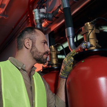 Engineer_fire_extinguisher.width-358