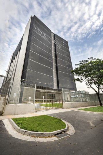 Inside Equinix’s SG5, Singapore’s Tallest Multi-tenant Data Center - DCD