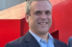 , Basoalto ejerce como Managing Director para Chile, donde ha sido responsable de definir la visión estratégica de Equinix para desarrollar el mercado empresarial y ofrecer una red sólida de prospectos, clientes y socios de canal
