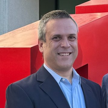 , Basoalto ejerce como Managing Director para Chile, donde ha sido responsable de definir la visión estratégica de Equinix para desarrollar el mercado empresarial y ofrecer una red sólida de prospectos, clientes y socios de canal