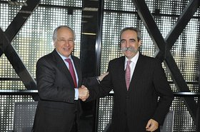 Firma acuerdo-la Caixa-IBM-Dic.2011 web.jpg