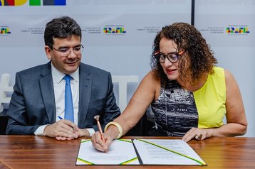 Ministra Luciana Santos e governador do Piauí, Rafael Fonteles