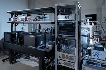 Fujitsu diamond-spin quantum computer
