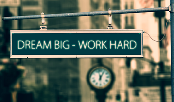 Gerd Altmann_Pixabay_dream-big-work-hard-5556539.png