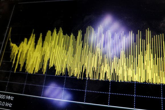 Wide band radio frequency signal spectrum on measurement equipment LCD screen