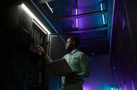 IT engineer in enterprise data center