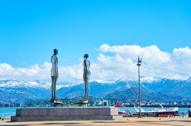 giant sculptures Ali Nino