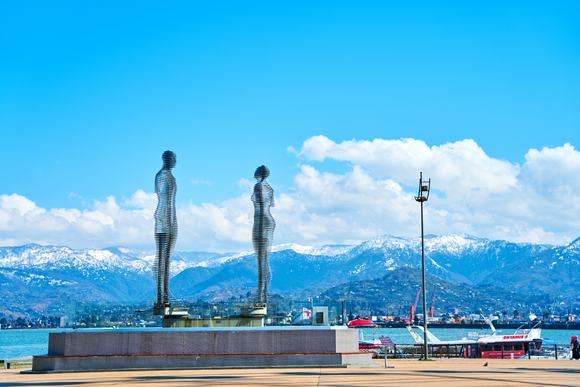 giant sculptures Ali Nino