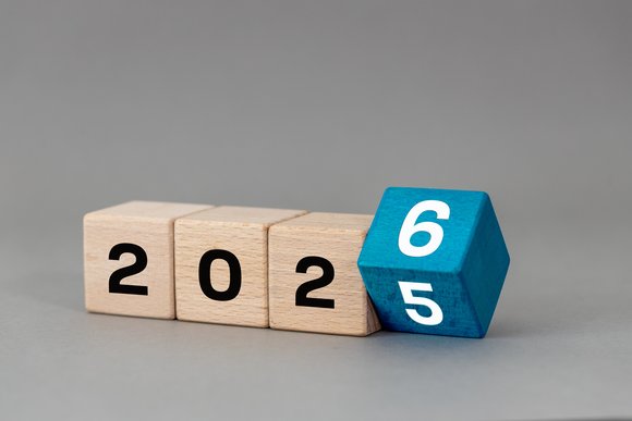 Wooden blocks with a changing date