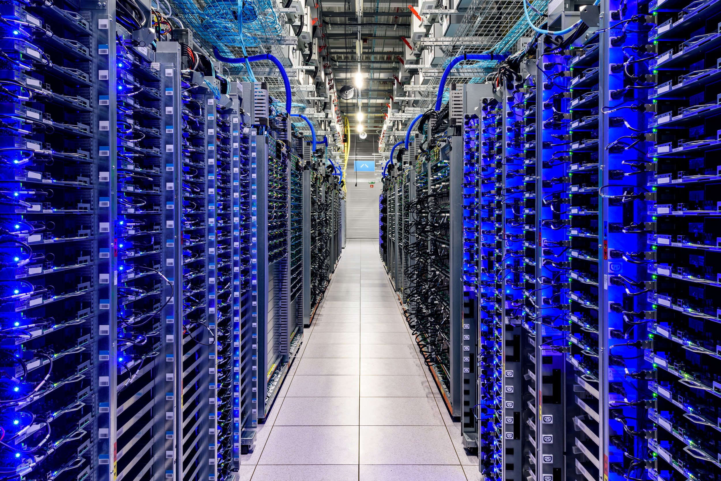 Understanding How Google Data Centers Operate at Scale