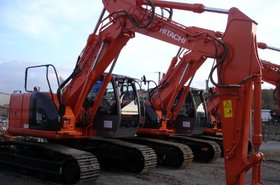 Hitachi excavator. Photo by Diether. Source: Wikimedia Commons.